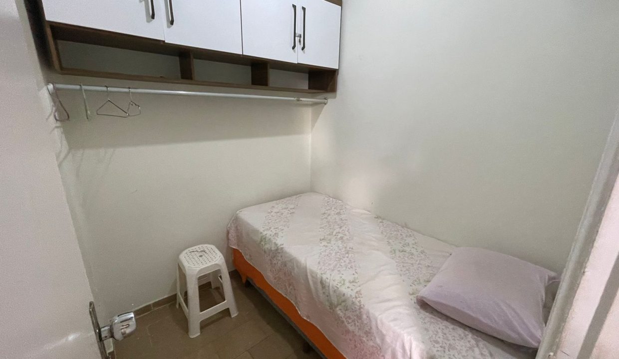 quarto-servico-apto-ed-versalles-guarapari